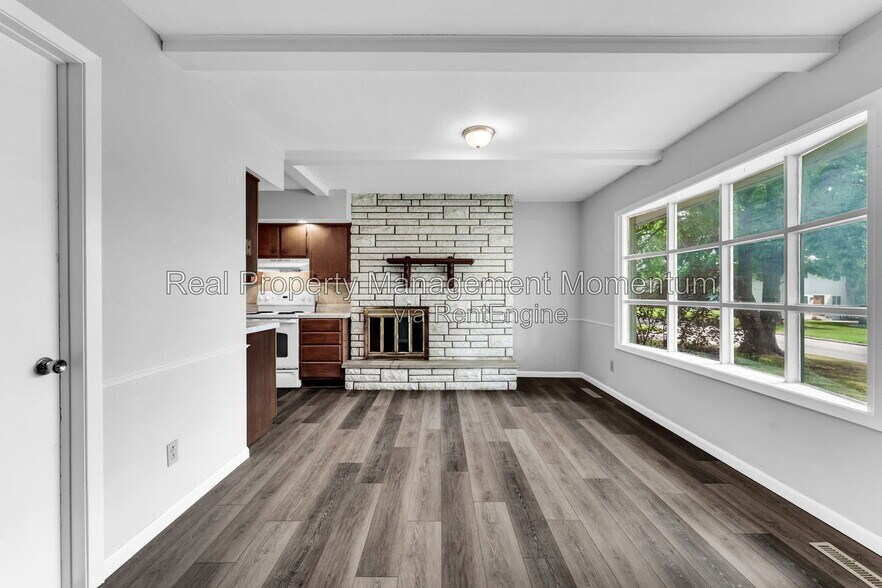 Building Photo - 2105 S Barcliff Ave