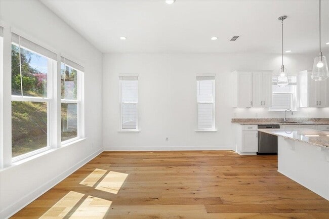 Building Photo - 5712 Bascom Ln