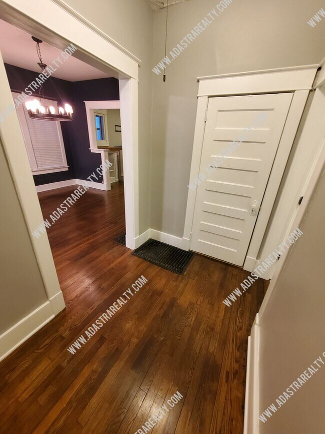 Building Photo - 4521 Fairmount Ave