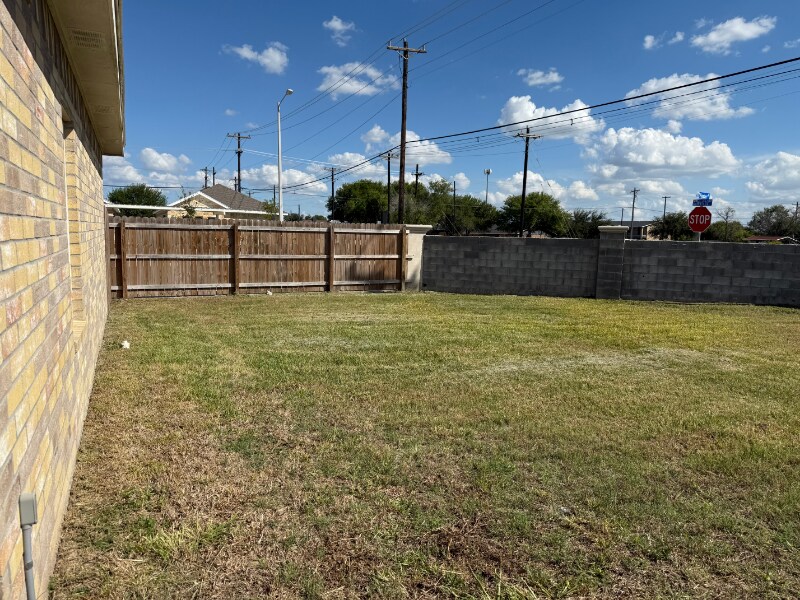 Building Photo - 1610 W Broome St