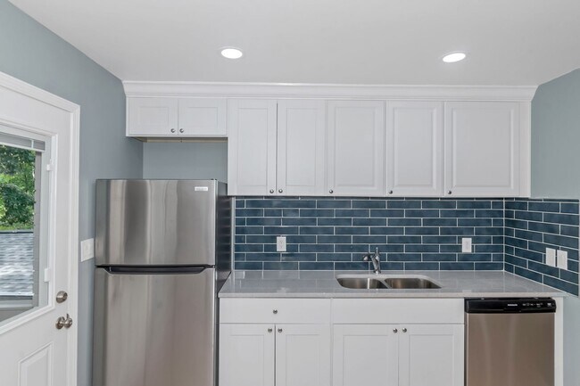 Building Photo - WELCOME HOME!