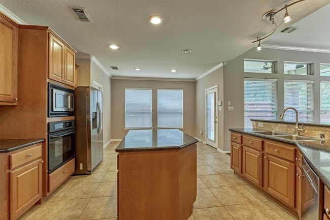 Building Photo - 30 Desert Rose Pl