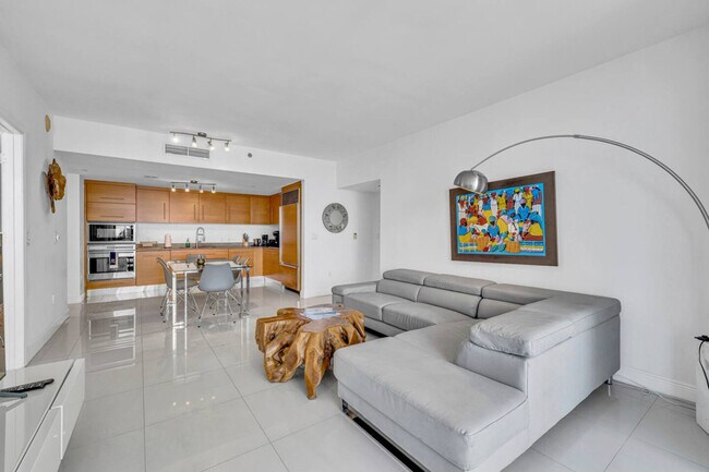 Building Photo - 485 Brickell Ave