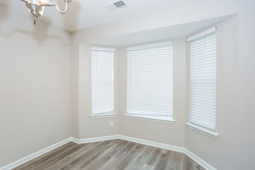 Building Photo - 7425 Saddle Trail Ln