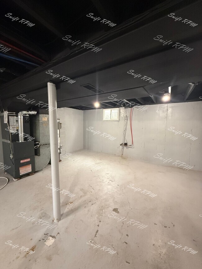 Building Photo - 1827 E 75th Terrace