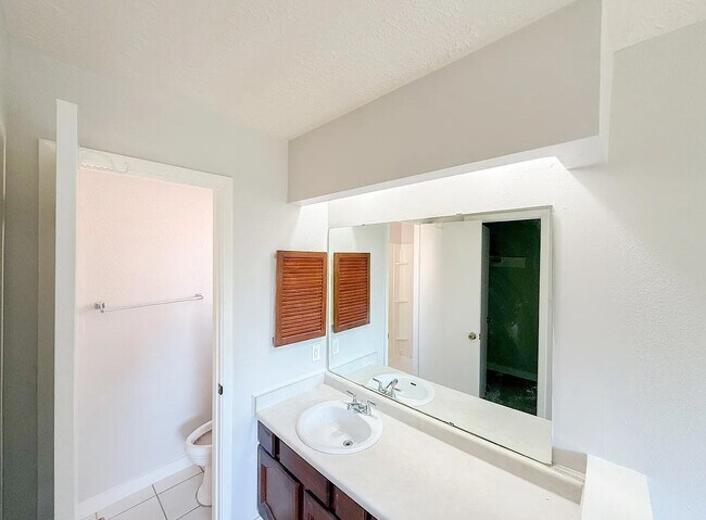 Building Photo - 5850 Fallengate Dr