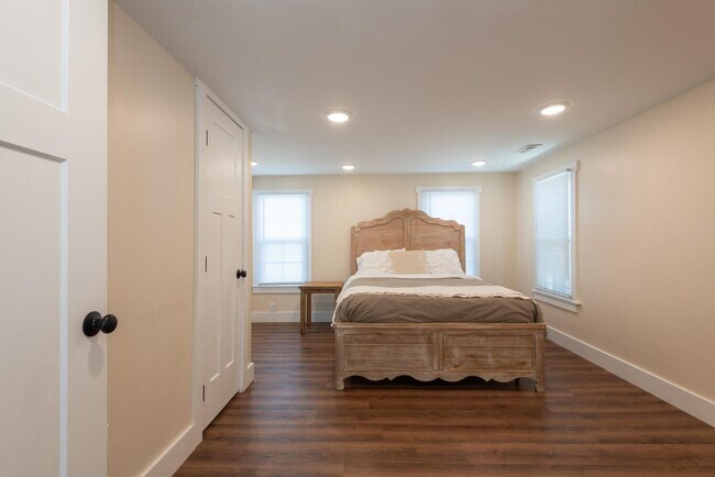 Building Photo - Single Family 3 bedroom / 2 bath house