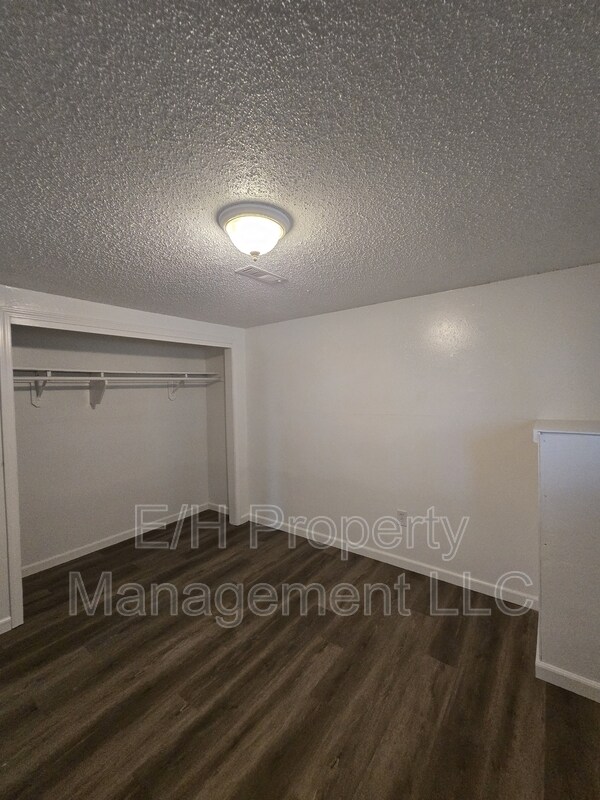 Building Photo - 8728 E Arthur Cir