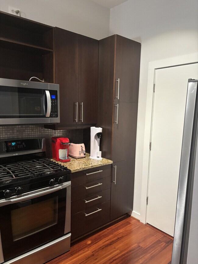 Building Photo - 870 Inman Village Pky NE