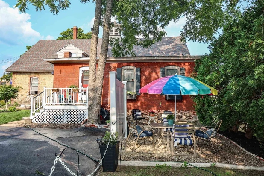 Building Photo - 117 Walnut St