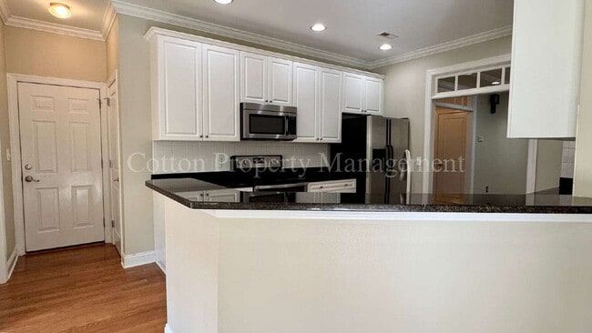 Building Photo - 8854 Plantation Landing Dr
