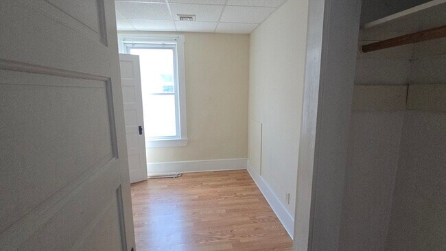 Building Photo - 23 W Boylston Dr