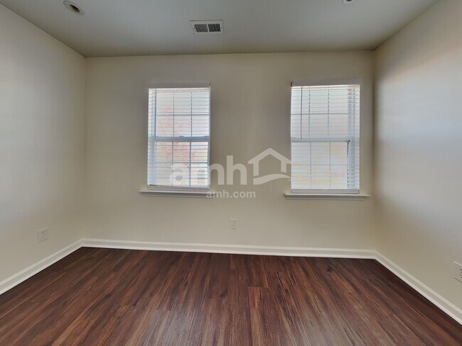 Building Photo - 3104 Gross Ave