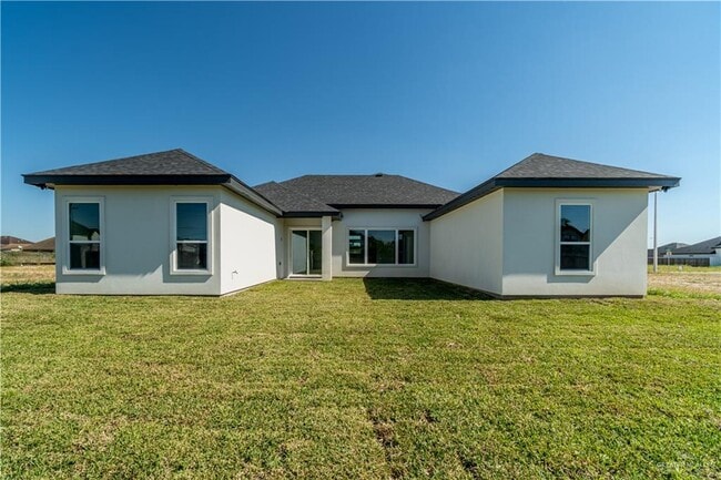 Building Photo - 2804 Magnolia Dr
