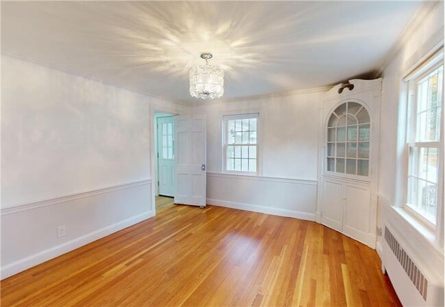 Building Photo - 33 Jackson St