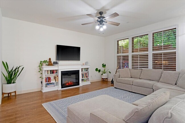 Building Photo - 912 Lundy Ln