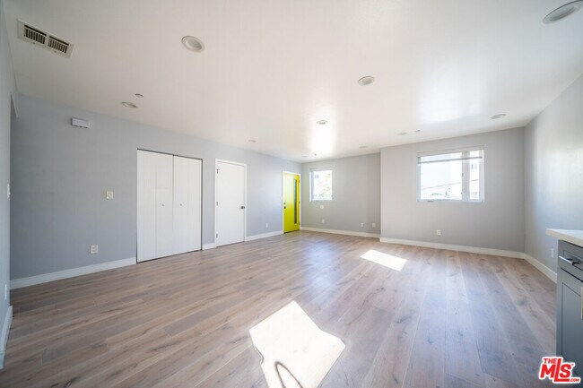 Building Photo - 11318 Miranda St