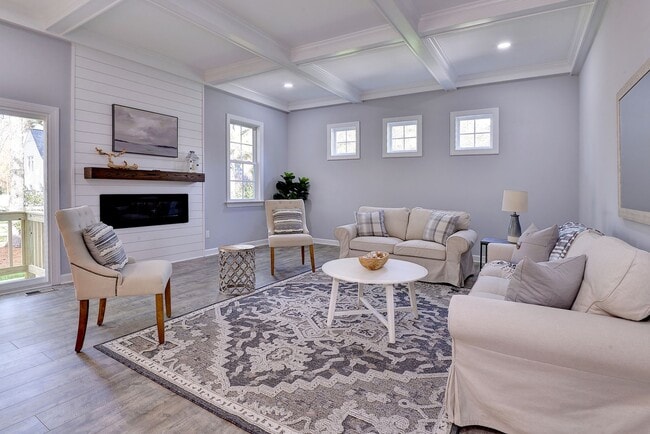 Building Photo - 718C Poquoson Ave