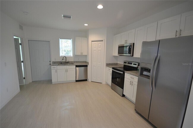 Building Photo - 3305 Bassie Ct