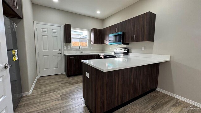 Building Photo - 19 N 43rd St