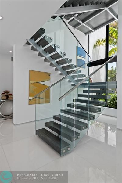 Building Photo - 401 Lido Dr