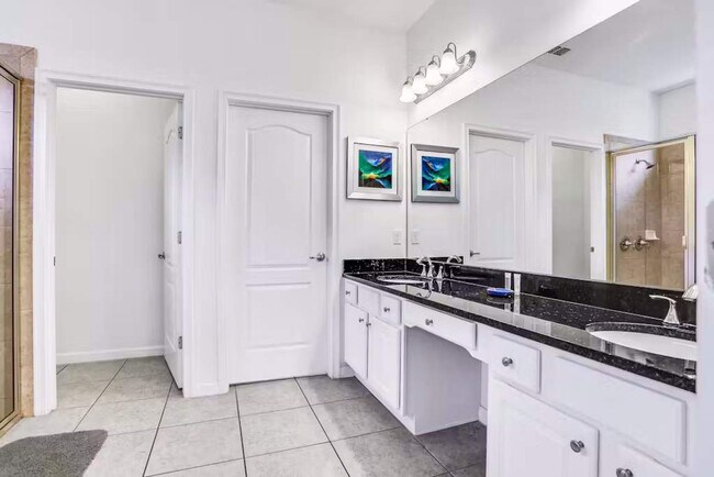 Building Photo - 4140 Oak Tree Dr