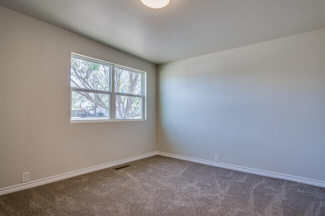 Building Photo - AGUST PRE-LEASE! Updated 4 Bedroom Near Tech Campus