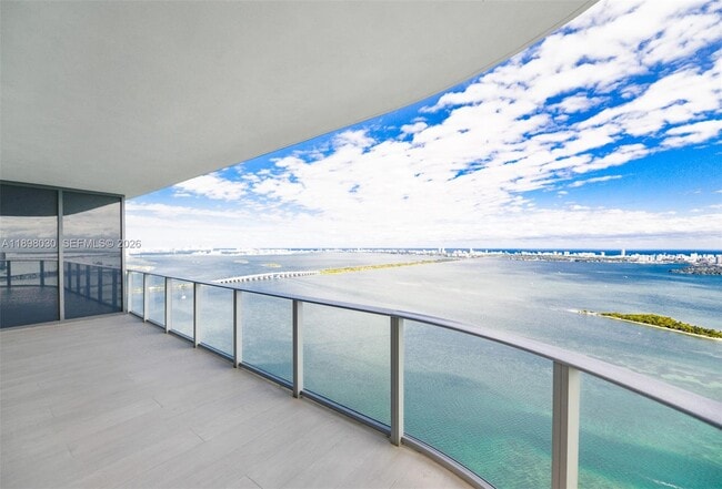 Building Photo - 700 NE 24th St