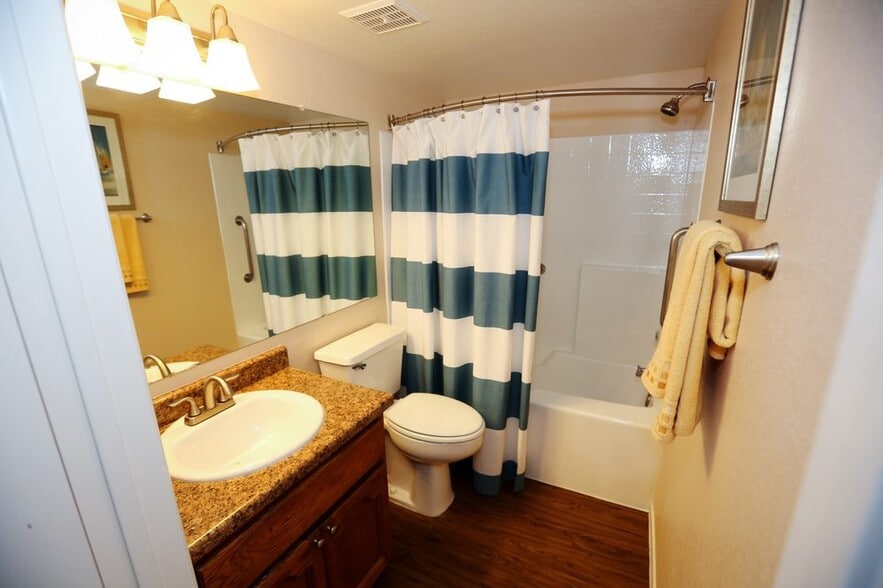 Building Photo - 7 W Mohawk Dr