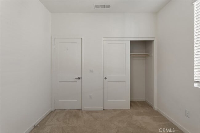 Building Photo - 839 Cranberry Way