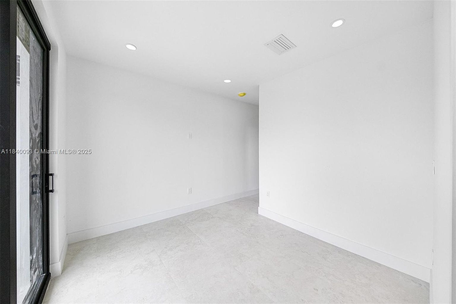 Building Photo - 2937 SW 21st St
