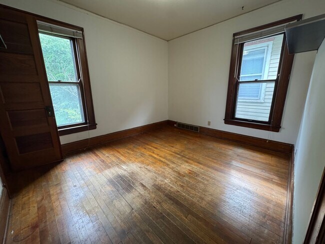 Building Photo - 213-215 N Paterson