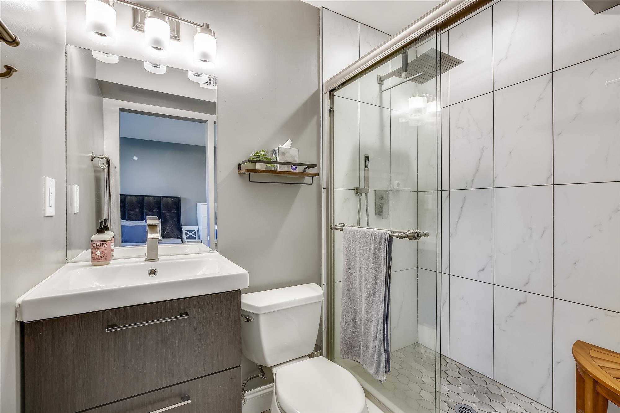 Master bathroom - 13810 Parkland Dr