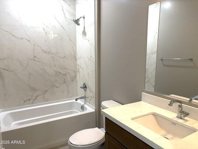 Building Photo - 1021 E Pasadena Ave