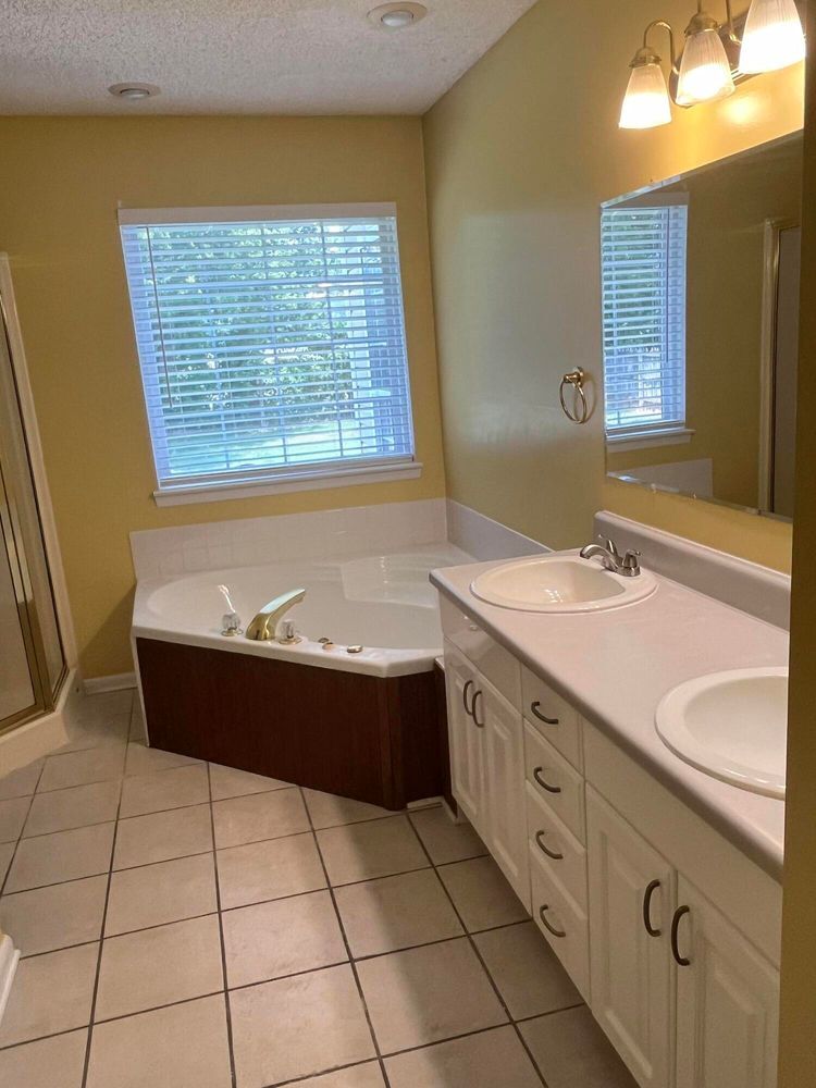 Building Photo - 168 Mountain Brook Dr