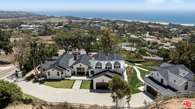 Building Photo - 5561 Horizon Dr