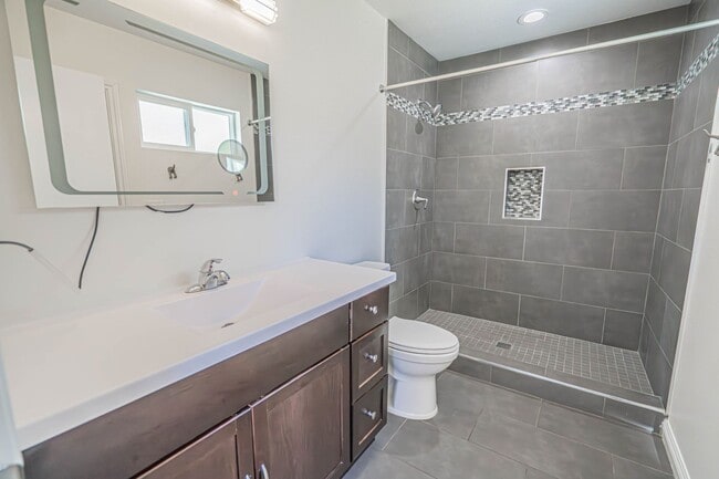 Building Photo - 3-Bedroom Single-Story Home with Private P...