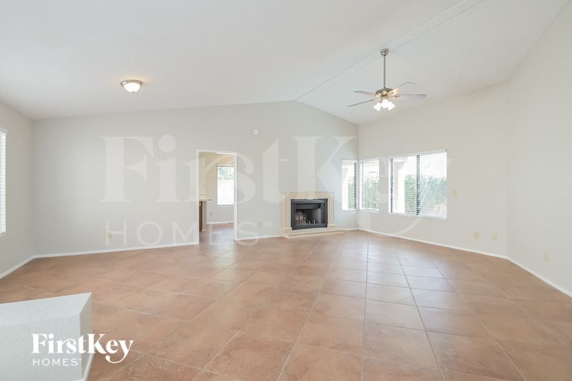 Building Photo - 3240 N Hill Farm Dr