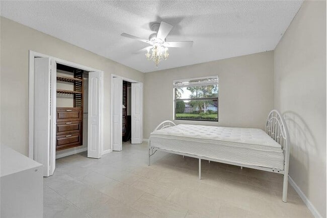Building Photo - 614 Azure Ave