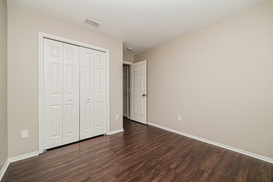 Building Photo - 8730 Morrison Oaks Ct