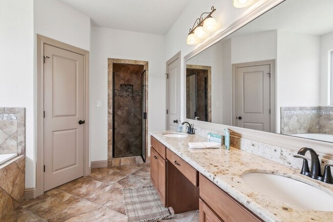Building Photo - 6500 Llano Ln