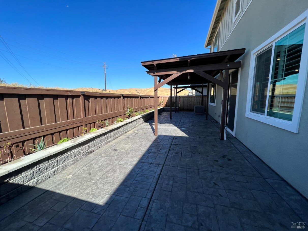 Building Photo - 5371 Elan Dr
