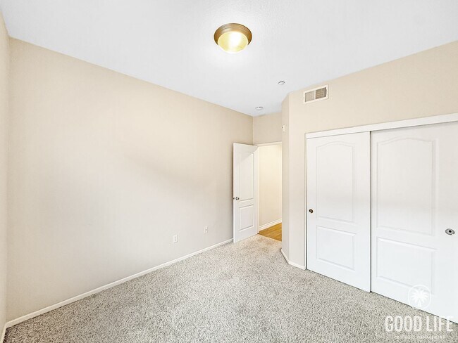 Building Photo - Beautiful 4B/4BA Home w/ Canyon Views & Great Layout!