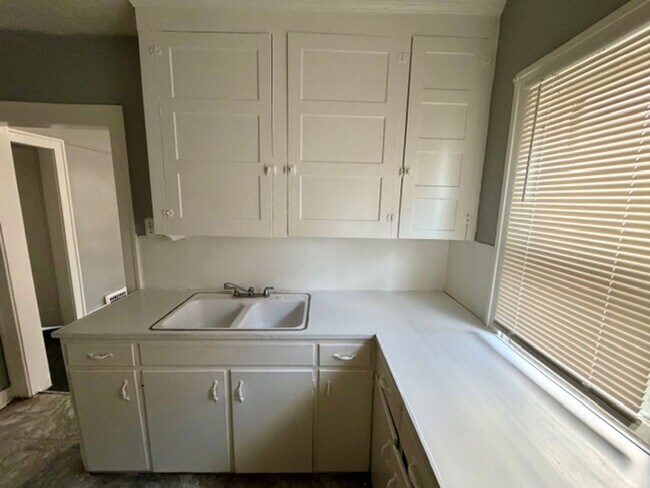 Building Photo - 14434 Mettetal St