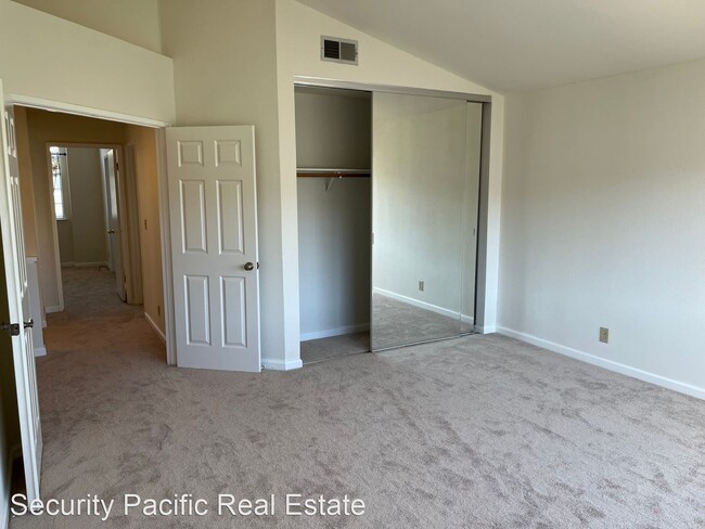 Building Photo - 4 br, 3 bath House - 142 Grenadine Way