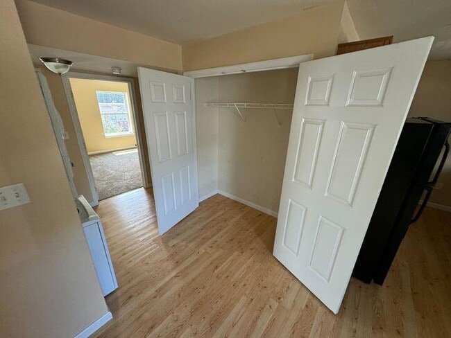 Building Photo - 601 Honeysuckle Ln