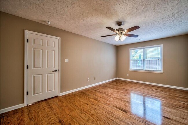 Building Photo - 215 Arbor Wy