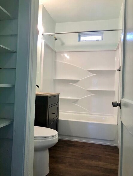 Building Photo - 1109 W 41st St