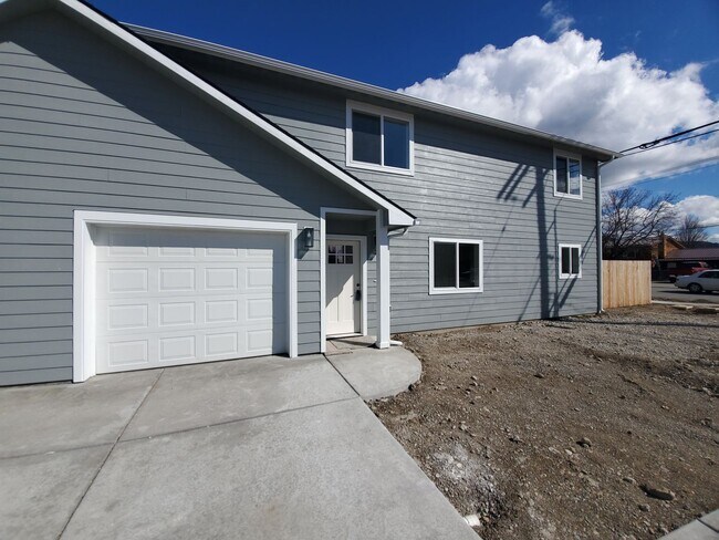 Building Photo - Newer Build