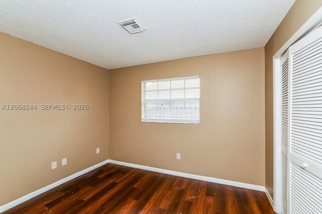 Building Photo - 1581 Wyndcliff Dr